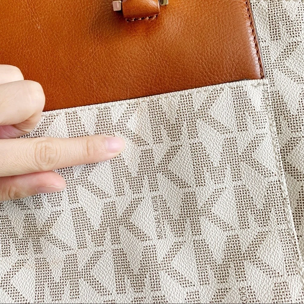 Michael Kors Hudson Satchel, Signature Logo Vanilla /‎ Acorn